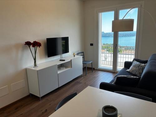 Cissano Apartment | Moderno appartamento vista sul lago Maggiore