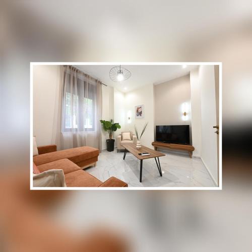 Zavlani Apartment | Modh Patras City Centre - Entire Apartment