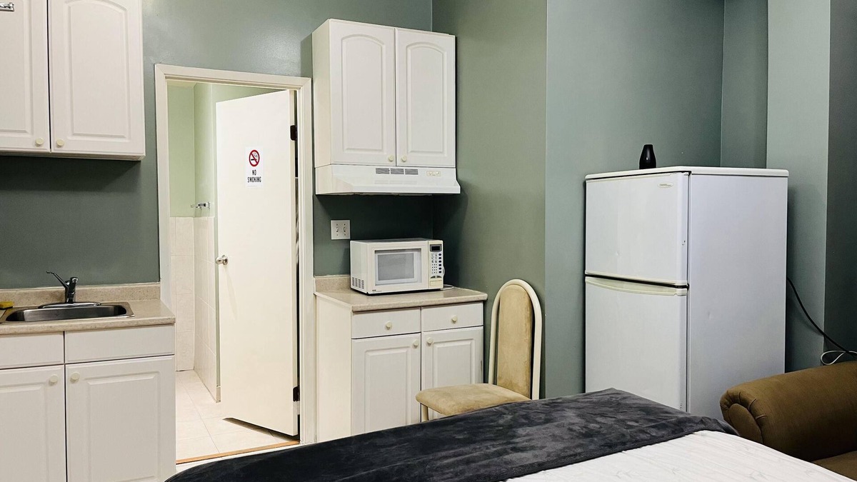Old Town Hotel | Moe's Suite Hotel