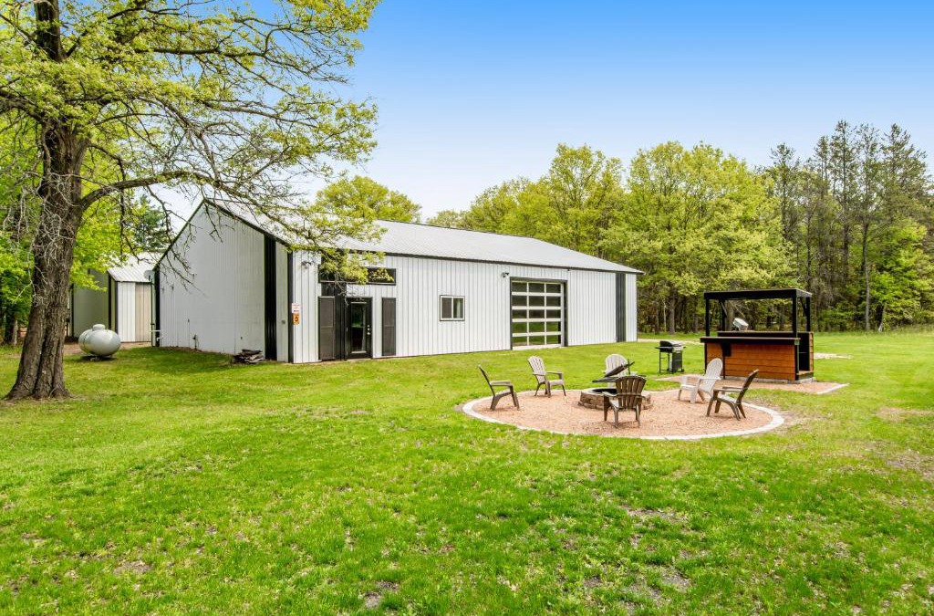 Mather House | Moe's Vineyard - Barndominium