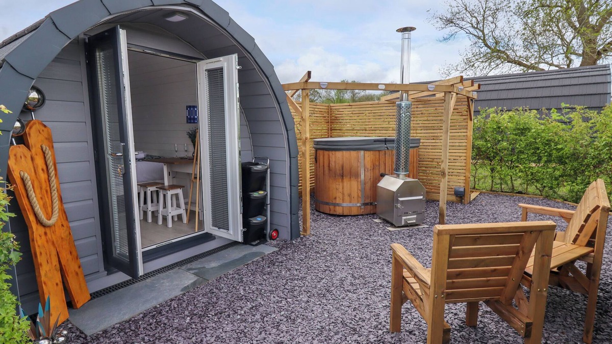 Denbigh Cottage | MOEL FAMAU, romantic, country holiday cottage in Denbigh