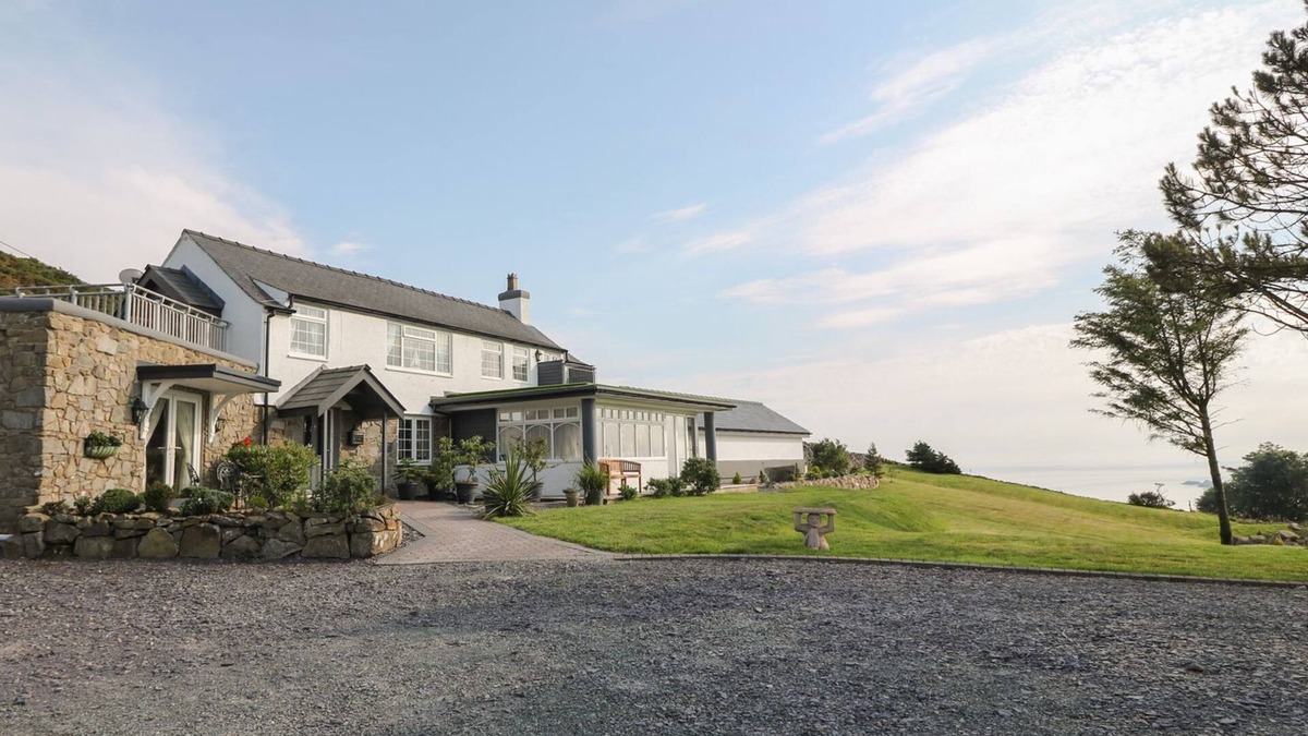 Rhiw House | MOEL YR WYN, pet friendly, luxury holiday cottage in Aberdaron