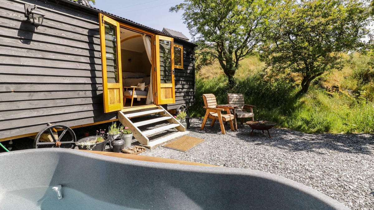Llanbedr Cottage | Moelfre - Shepherds Hut