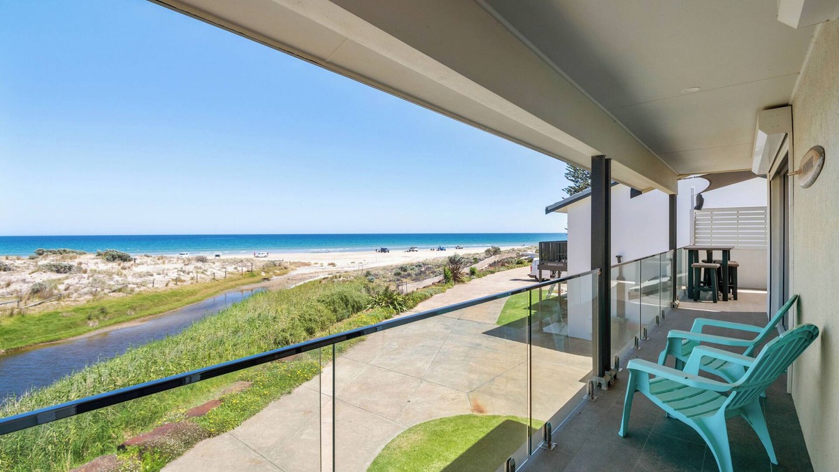Moana House | Moeys: Perfect Beachfront Escape for Family Gatherings or Friends’ Getaways