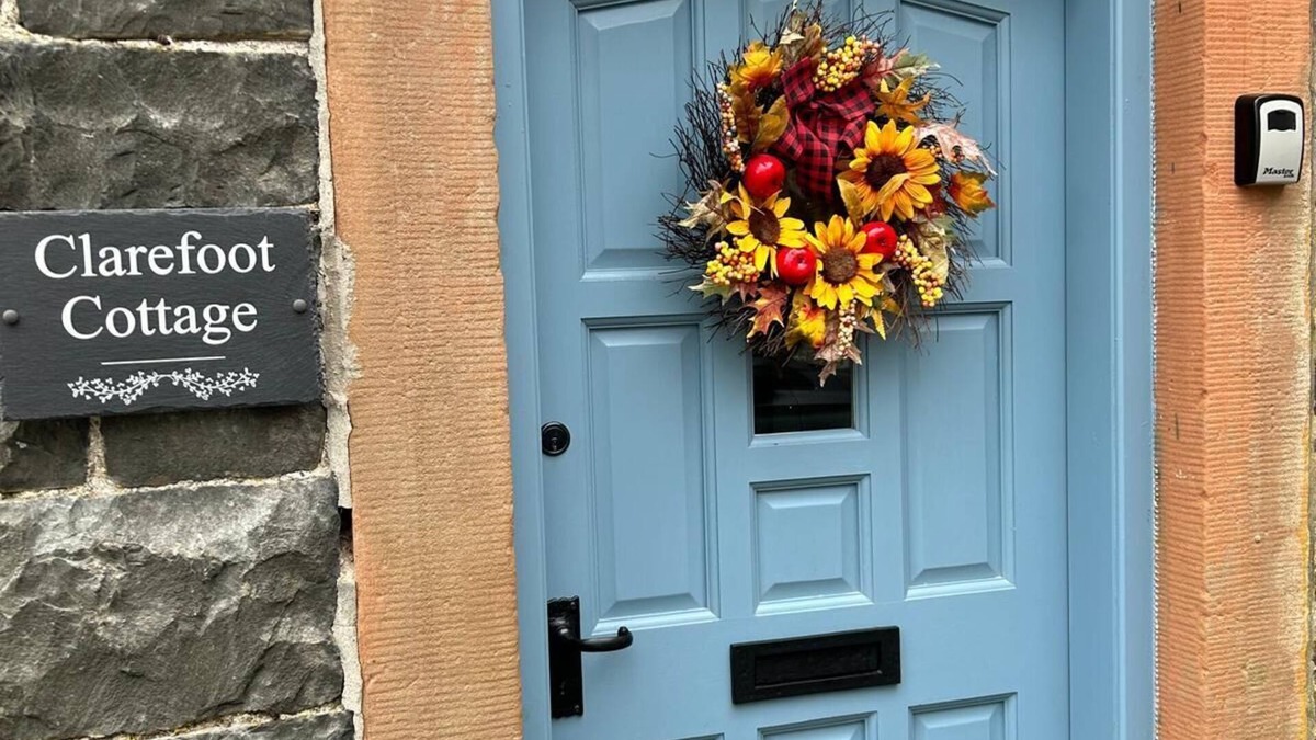 Moffat Cottage | Moffat - cosy 2-bedroom cottage 5 minute's walk from the bustling town centre