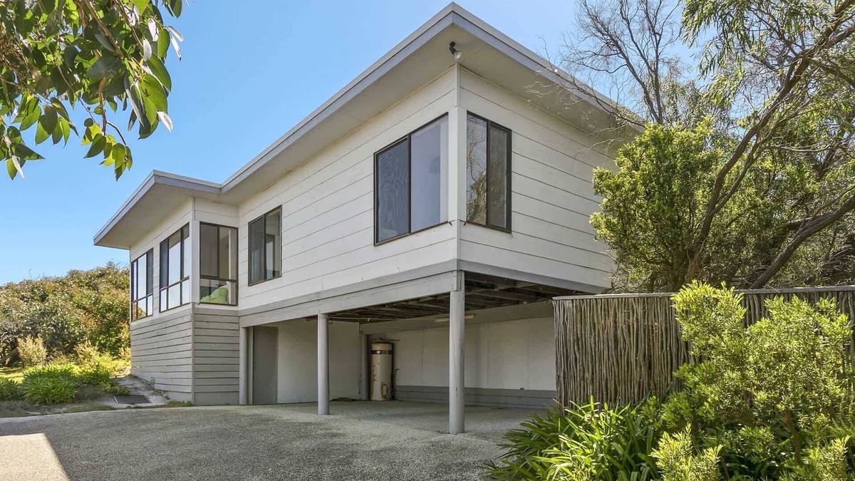 Moggs Creek House | Moggs View I Walk to Beach
