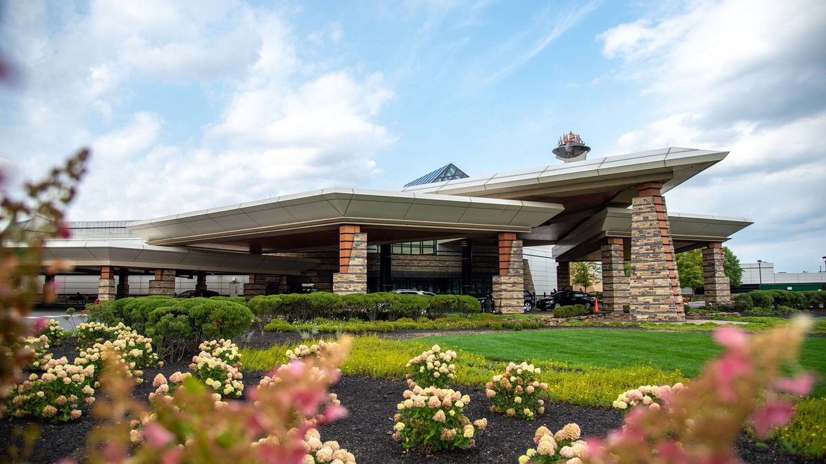 Wilkes-Barre Hotel | Mohegan Pennsylvania Casino Resort - Adults Only 21+
