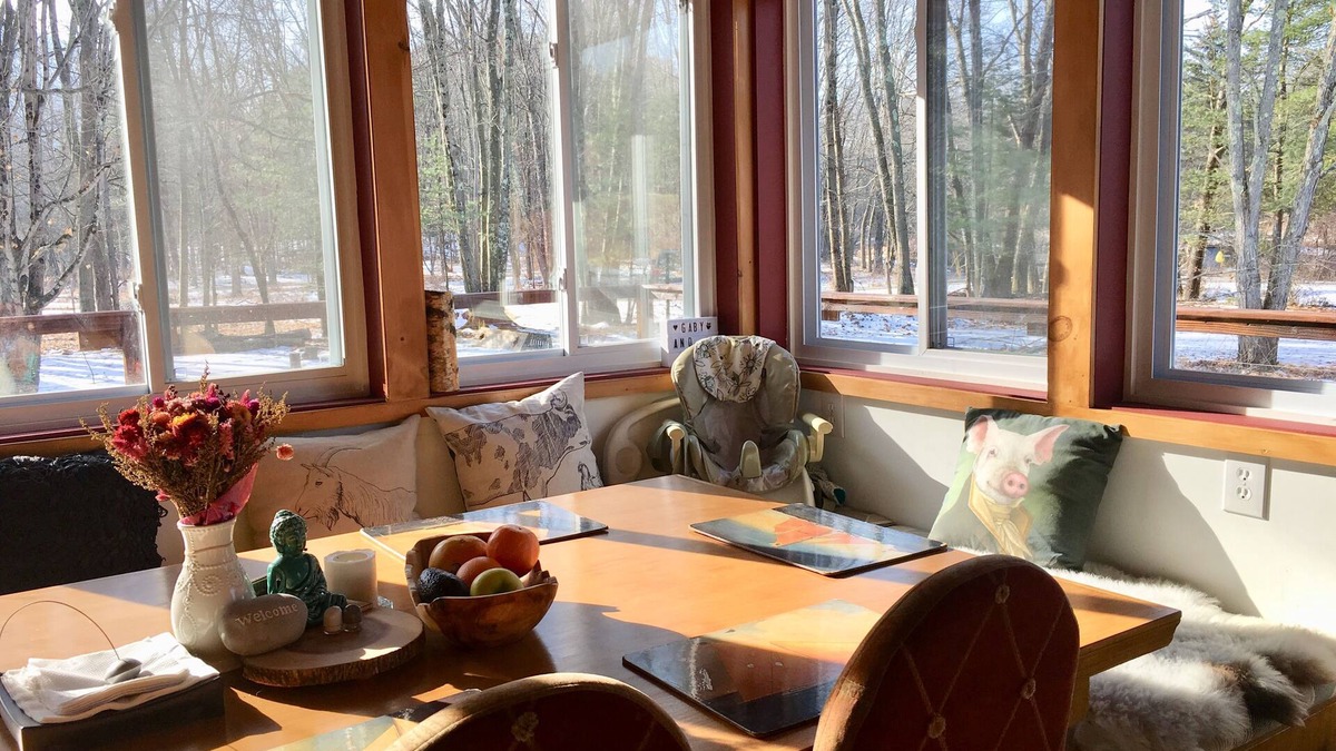 High Falls House | Mohonk's Peaceful 5BR-3BA~Jacuzzi~Huge Deck~Right On Coxing Kill~ Private Road