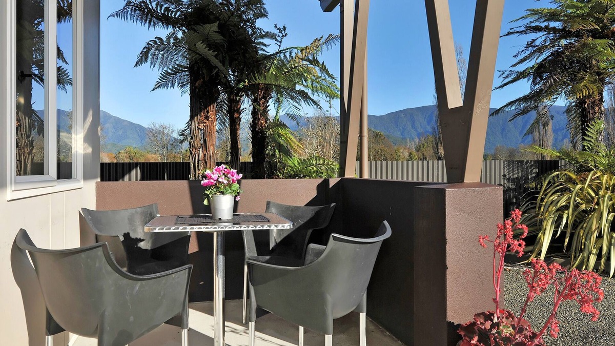 Takaka Hotel | Mohua Motels