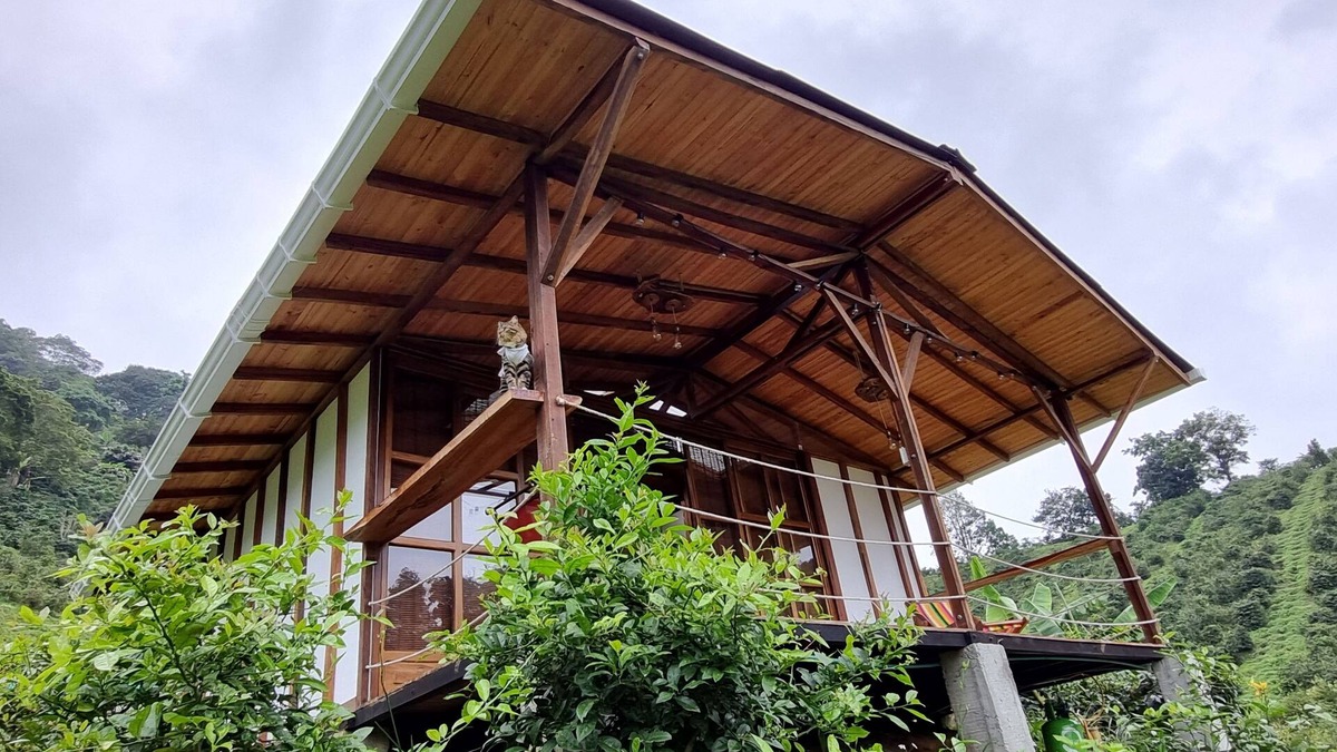 Calarca Cabin | MoiraEcolodge - El Porvenir Cabin. Relax and rest in our space