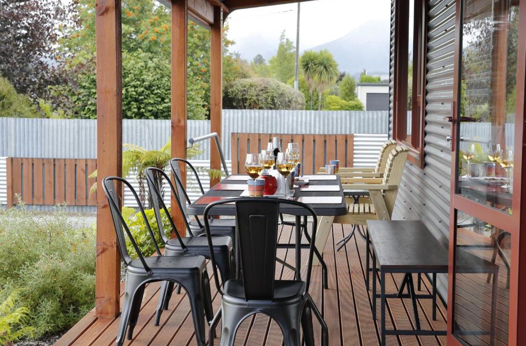 Te Anau House | Mokonui Cottage - Te Anau Holiday Home
