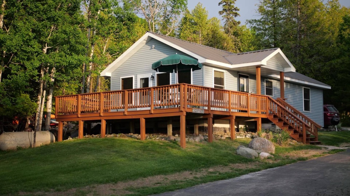 Drummond House | Molly Cabin @ Captain's Cove on Drummond Island