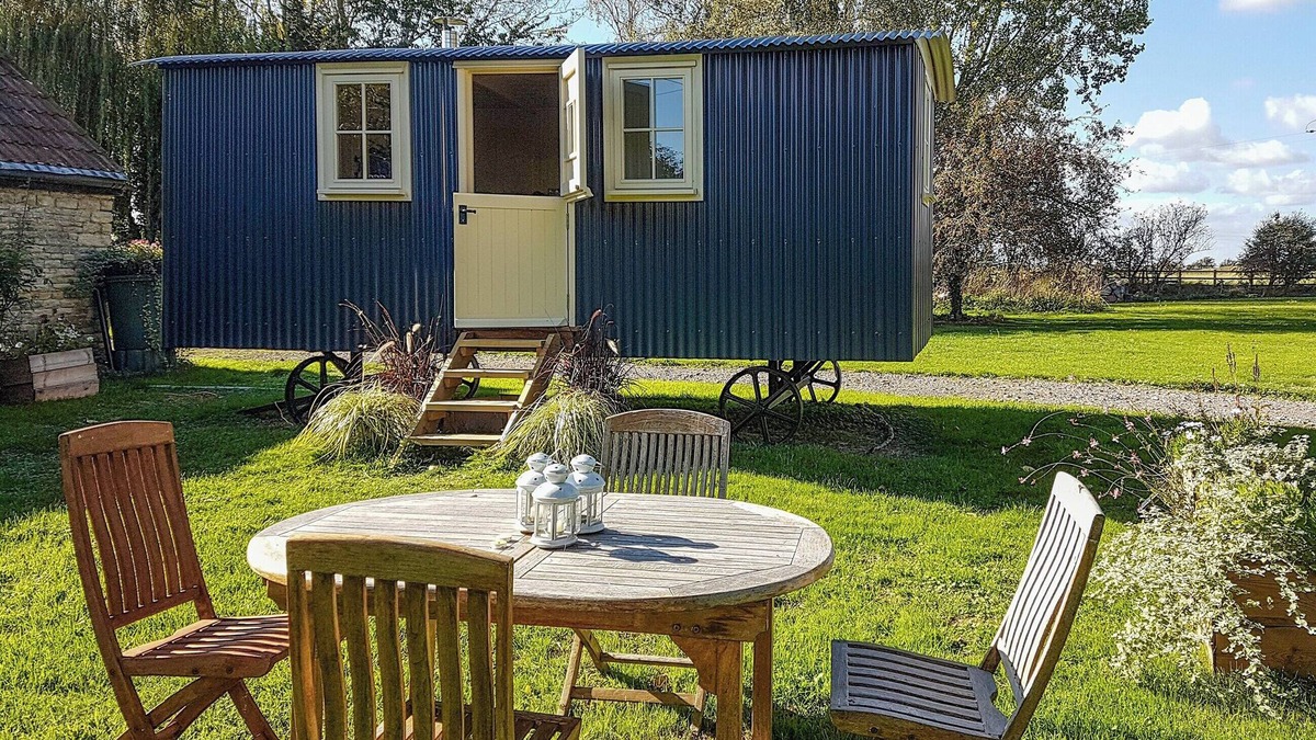 Bampton Cottage | Molly The Shepherds Hut