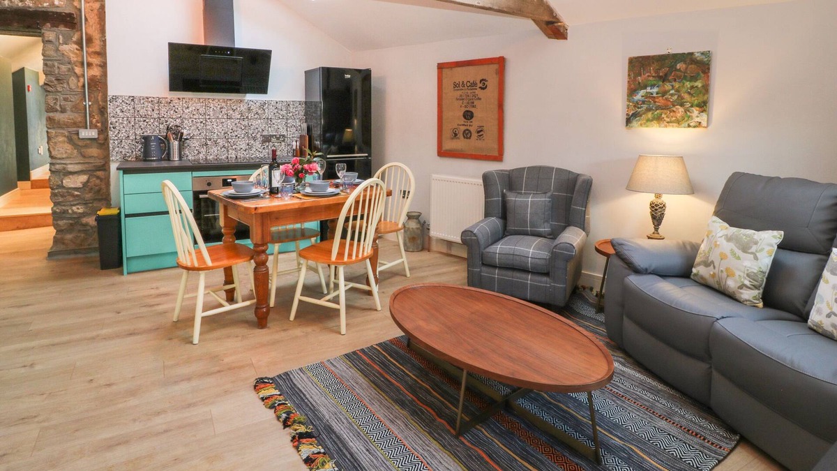 Ivybridge Cottage | MOLLYS BARN, pet friendly, character holiday cottage in Ivybridge