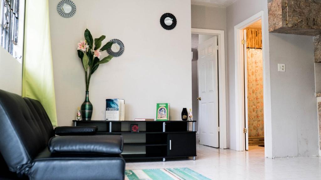 Nassau Apartment | Mollys Hideaway Self Check In