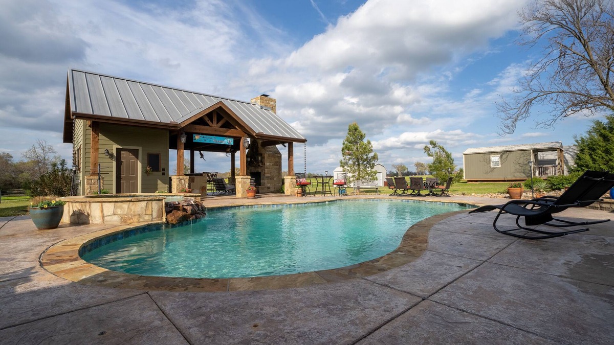 Sulphur Springs House | Mom and Dad's Place - Lil Paradise