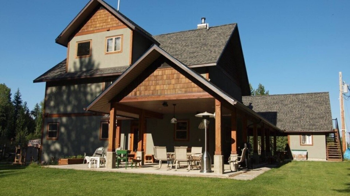 Kootenay Boundary Apartment | Moments to Red Mountain Resort