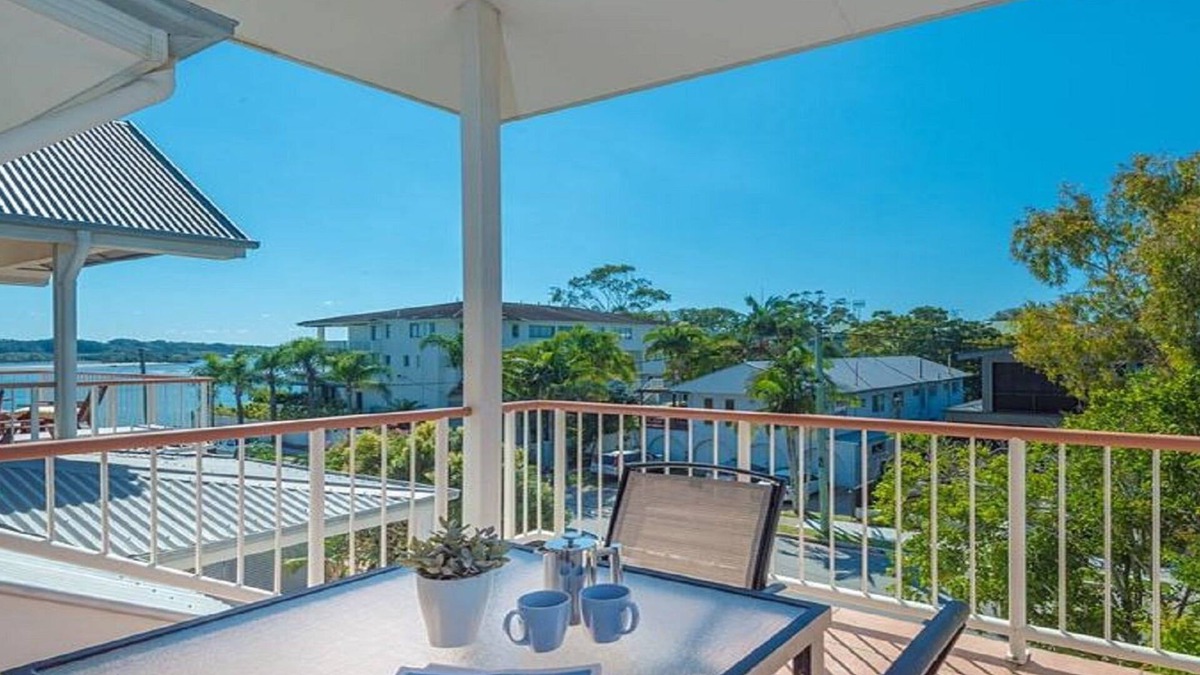 Noosaville Apartment | Moments to the River Noosaville - free use of kayaks & bikes & unlimited wifi