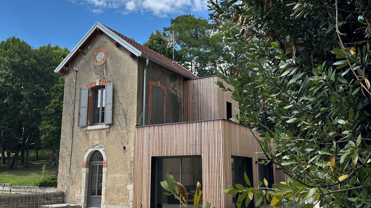 Vesoul House | Mon Pigeonnier - Centre Historique de Vesoul Nordic bath, terrace and parking lot