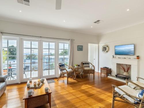 Nelson Bay House | Mon Reve 4A Tallean Road three bedroom property with Wi-Fi, air conditioning