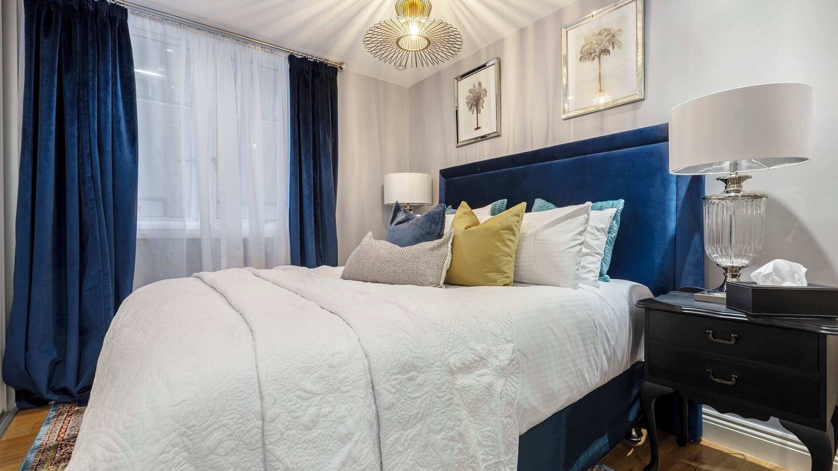 Melbourne Central Business District Condo | Mon Tresor - Parisienne Apartment on Collins St