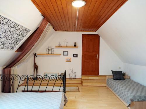 Vac Apartment | MonAmi Art Apartman