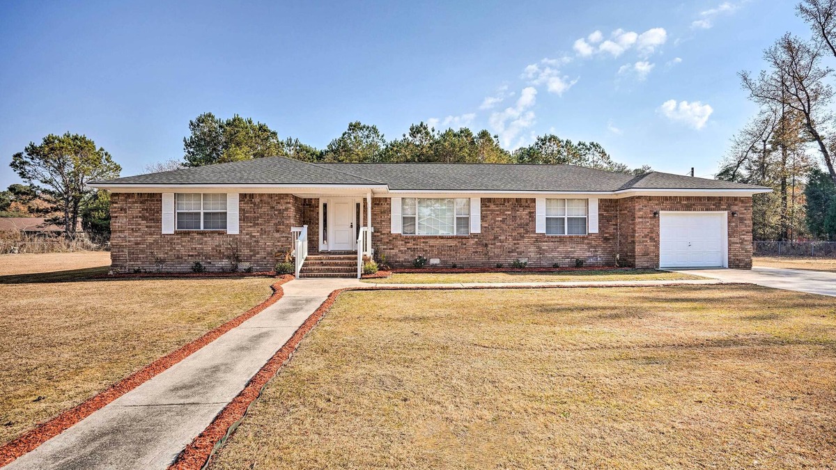 Moncks Corner House | Moncks Corner Home w/Yard Near Lake Moultrie