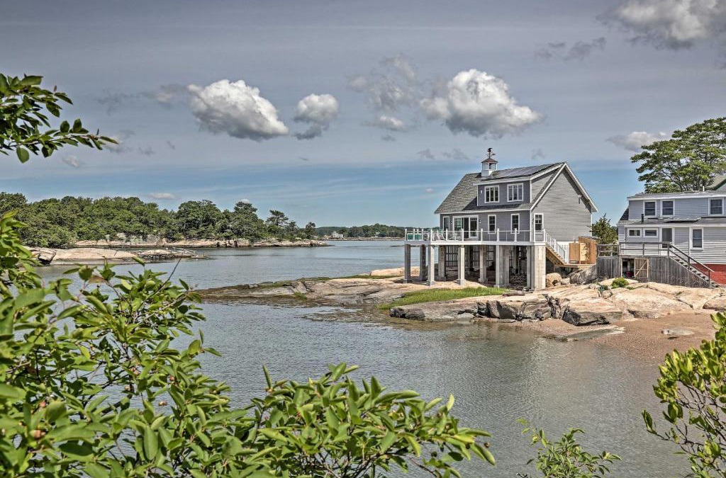 Branford House | Money Island Home with Deck, Kayak and Paddleboards!