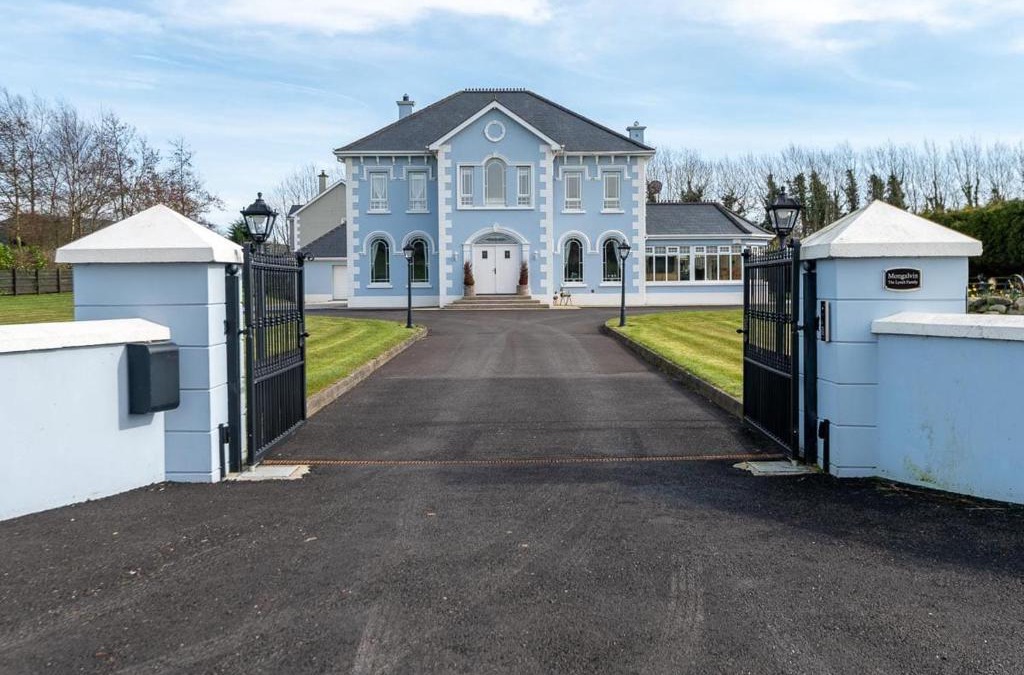 Saint Johnston Villa | Mongalvin