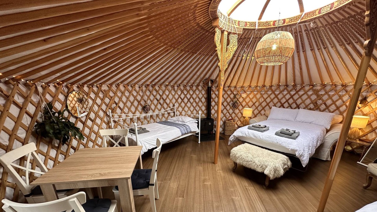 Chackmore RV Rental | Mongolian Yurt, Hottub+Sauna+Cold Plunge, Wood fire, Garden