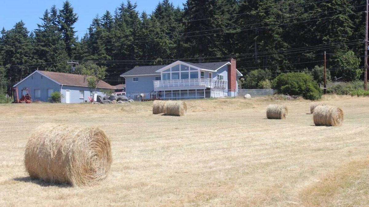 Oak Harbor House | Monkey Hill Farm at Deception Pass