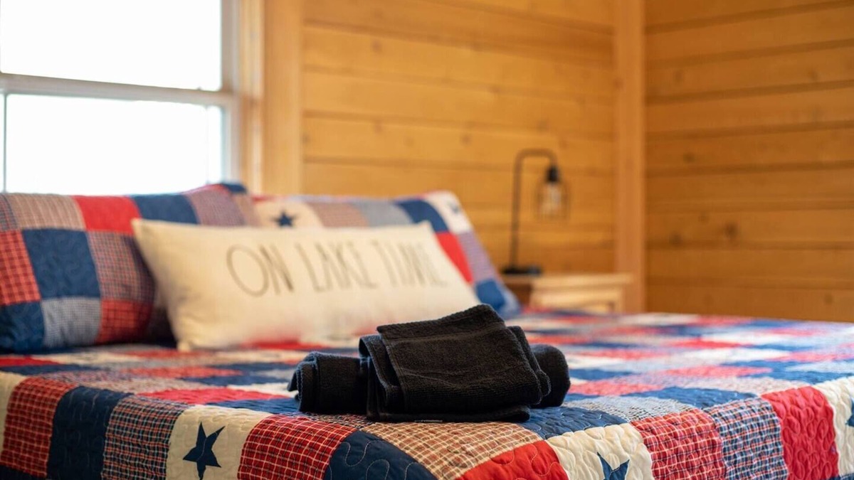 Afton House | Monkey Island Lodge - 4B/2BA Log Cabin - Lake View