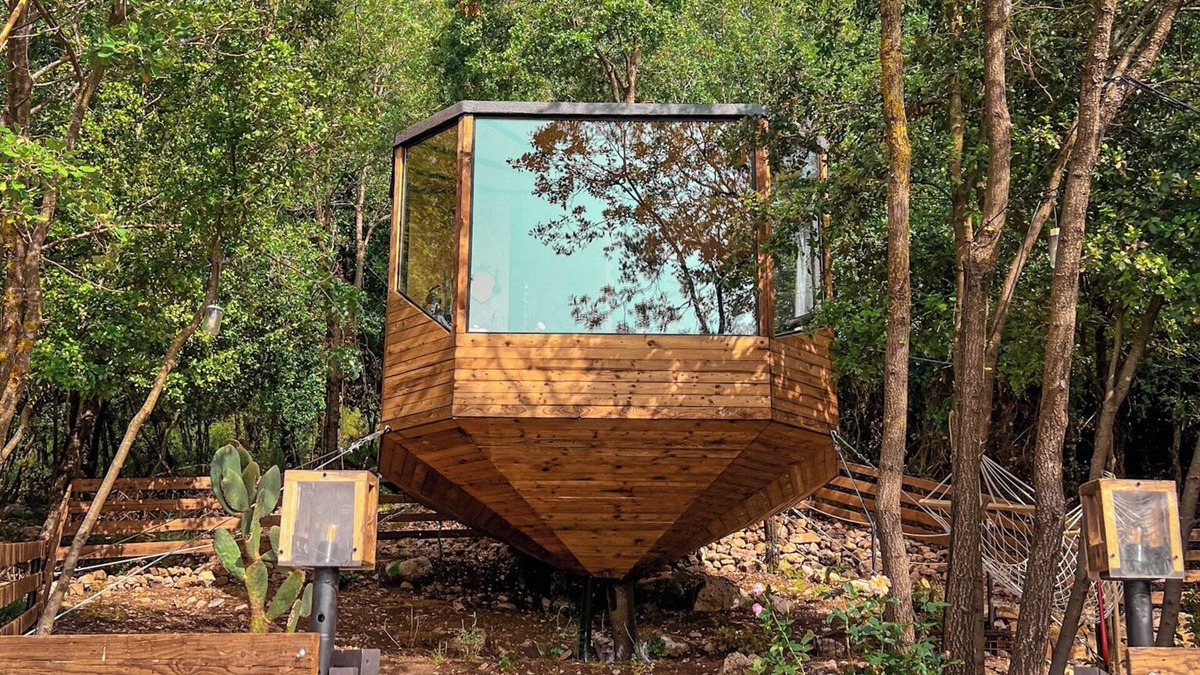 Kfardebian House | MONKEY MANSION - Luxurious treehouse with outdoor hot tub