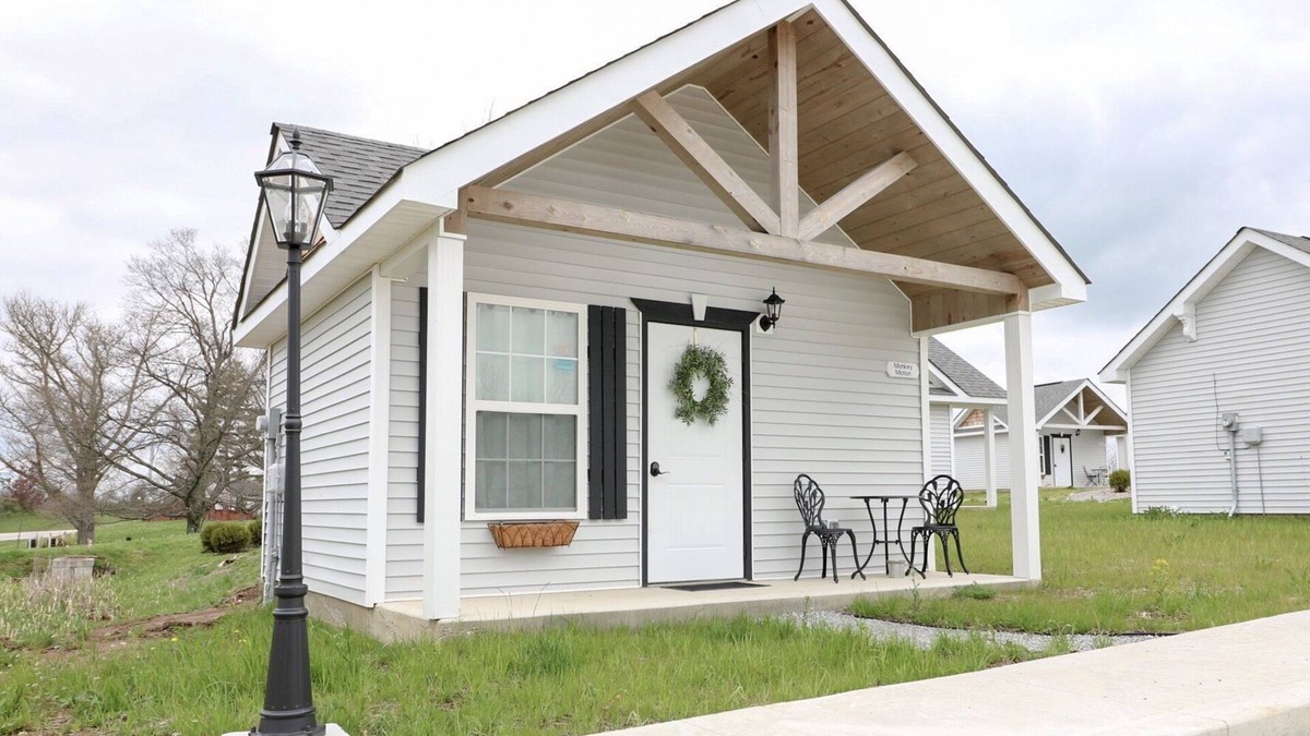 Dry Ridge Cottage | Monkey Motion- Close to the Ark Encounter!