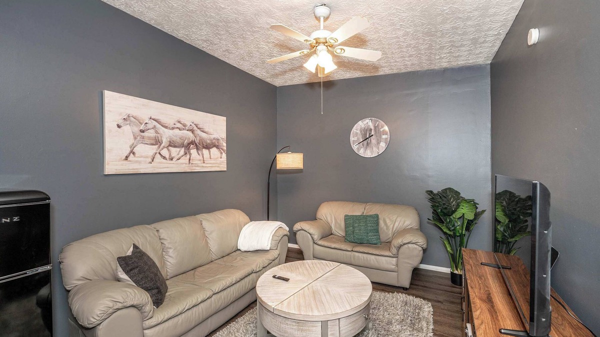 Newport Condo | Monmouth Loft 4 | Walk to Shops