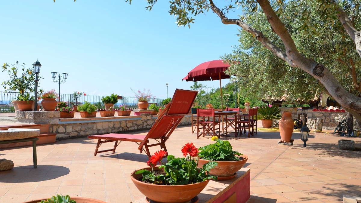 Falconara Albanese Apartment | MONOLOCALS FOR 3/4 PEOPLE IN A FARMHOUSE OF THE '700 TO THE SEA