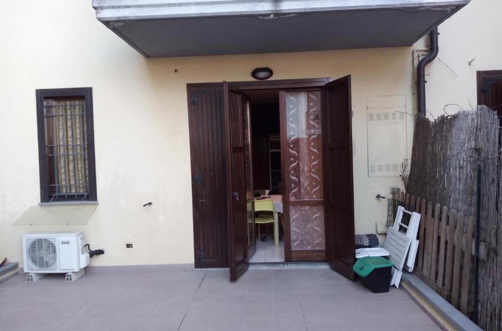 Lodi Apartment | monolocale con giardino completamente arredato con cantina e 2 biciclette quando le persone sono nella struttura se recedono non verranno risarcite