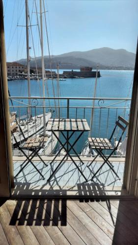 Portoferraio Old Town Apartment | Monolocale La Darsena