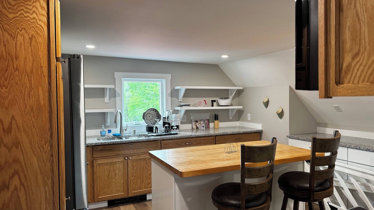 Monroe Apartment | Monroe Maine Historic Site Hideaway