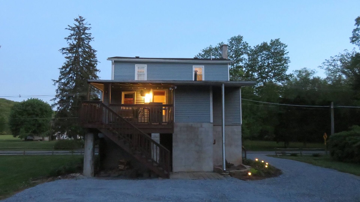Jonestown House | Monroe Valley Guesthouse near Swatara State Park, Hershey, other attractions!
