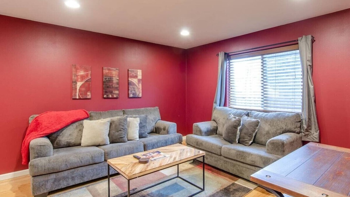 Eastside Apartment | Monster Jam/RV Shows/Dome/Concerts/Comedy/Museums