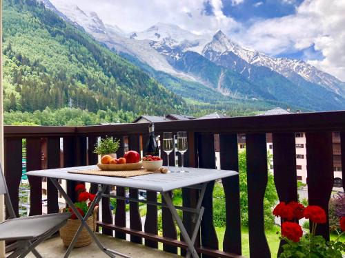 Chamonix City Centre Apartment | Mont Blanc 43, vue Mont Blanc , balcon, parking