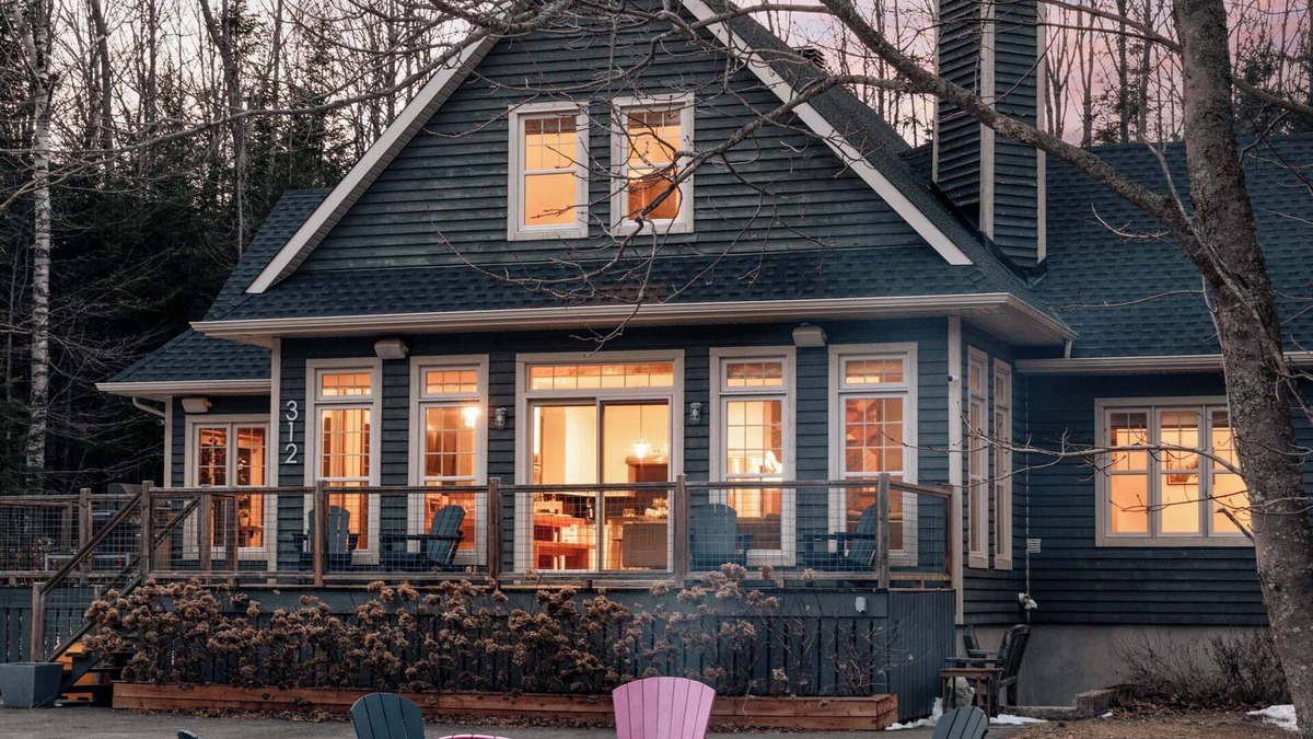 Saint-Faustin-Lac-Carre Ski Chalet | Mont-Blanc | Le Geais Bleu - 15 Mins to Tremblant - Spa & Billiards