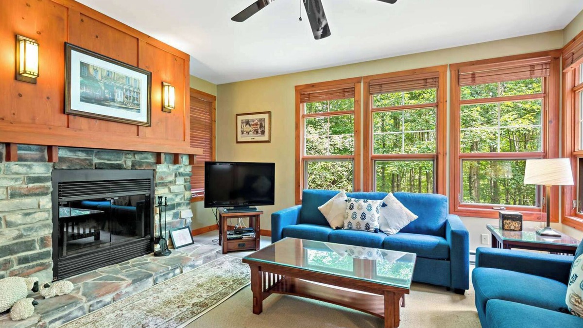 Tremblant-Les-Eaux Condo | Mont-Tremblant - Tremblant-Les-Eaux 203-02