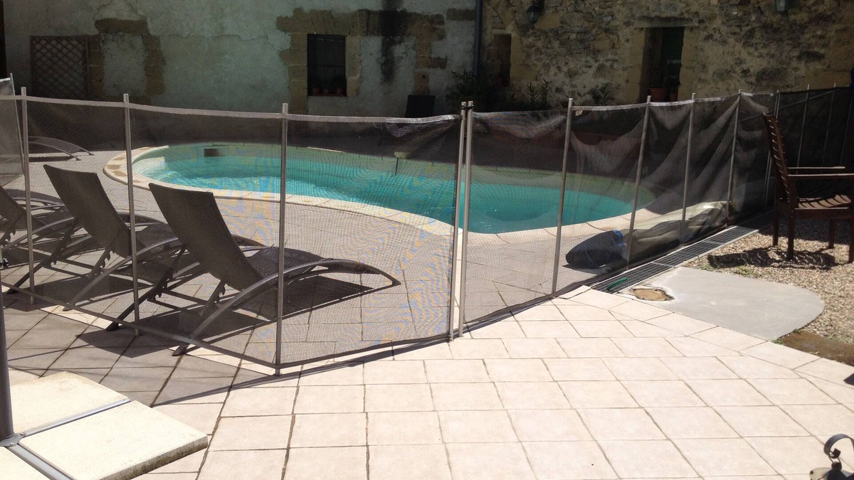 Montaren-et-Saint-Mediers Apartment | Montaren Et Saint Mediers: LODGING the OLIVE-TREES apartment in Farmhouse of the XVIIIème century with independent entry, made safe heated swimming pool and Spa