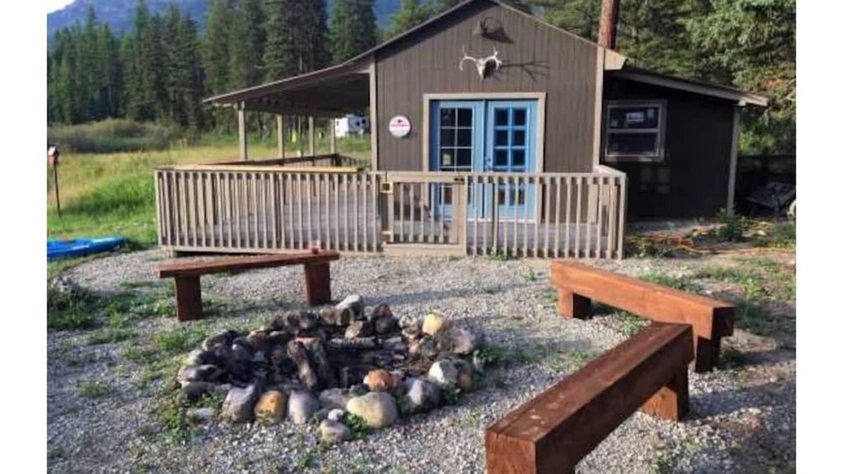 Olney House | Montana Cabin on the Stillwater River