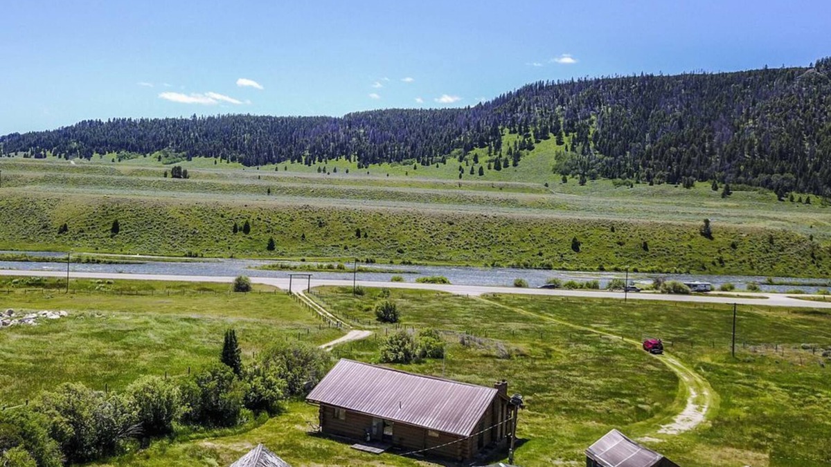 Cameron Cabin | Montana Hideaway on the Madison River