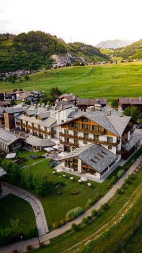 La Thuile Hotel | Montana Lodge & Spa, by R Collection Hotels