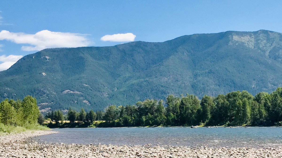 Columbia Falls Apartment | Montana river vacation. Close to downtown Columbia Falls & 20 minutes to GNP.