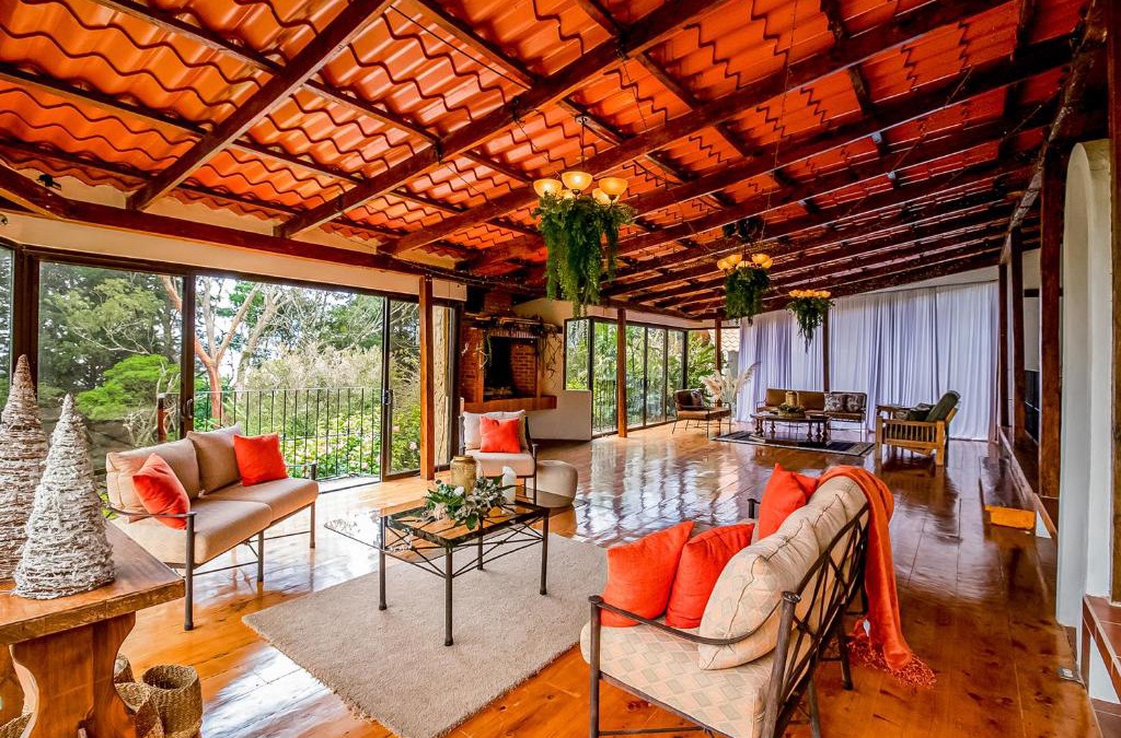 Roble House | Montana Zurqui